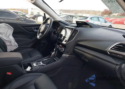 2021 Subaru Forester Touring z USA, uszkodzony, nr VIN JF2SKAXC8MH436385